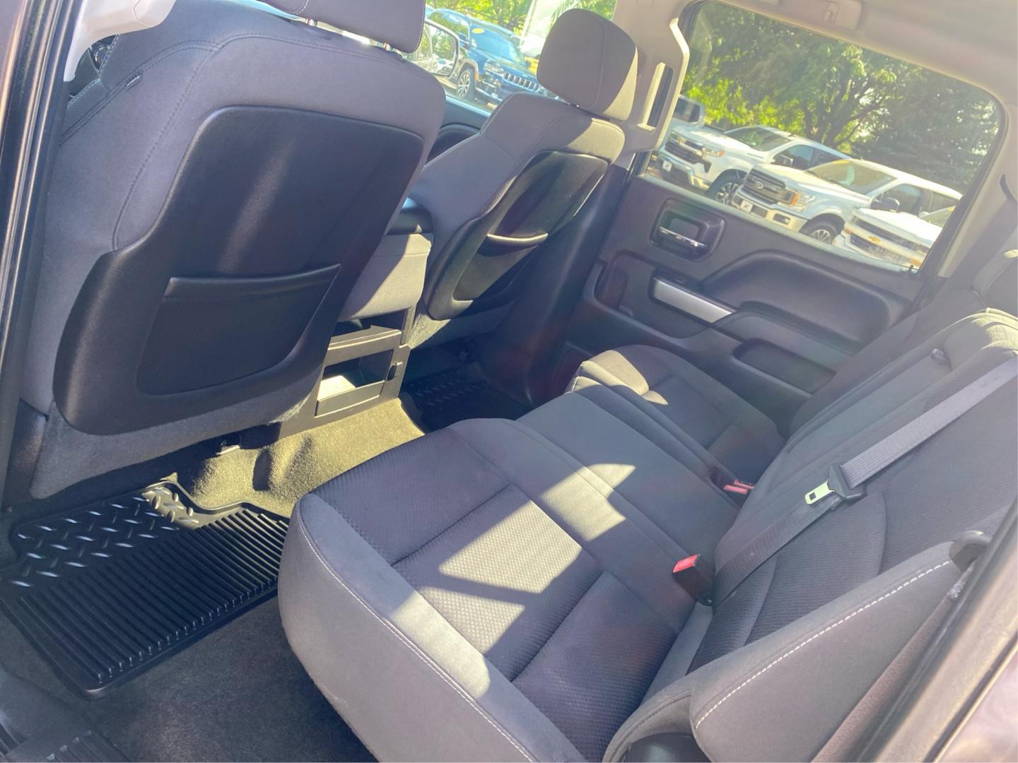 2015 GRAY CHEVROLET SILVERADO CREW LT (3GCUKREC3FG) with an 5.3L engine, Automatic transmission, located at 908 SE 14th Street, Des Moines, IA, 50317, (515) 281-0330, 41.580303, -93.597046- Photo#9