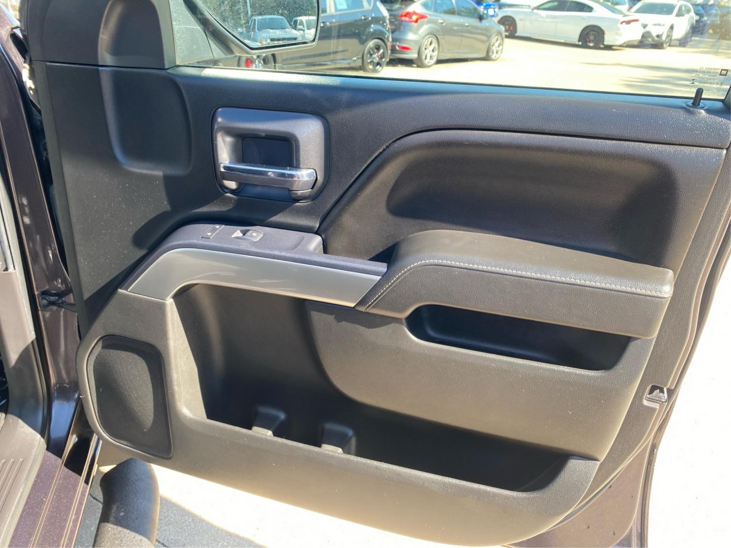 2015 GRAY CHEVROLET SILVERADO CREW LT (3GCUKREC3FG) with an 5.3L engine, Automatic transmission, located at 908 SE 14th Street, Des Moines, IA, 50317, (515) 281-0330, 41.580303, -93.597046- Photo#19