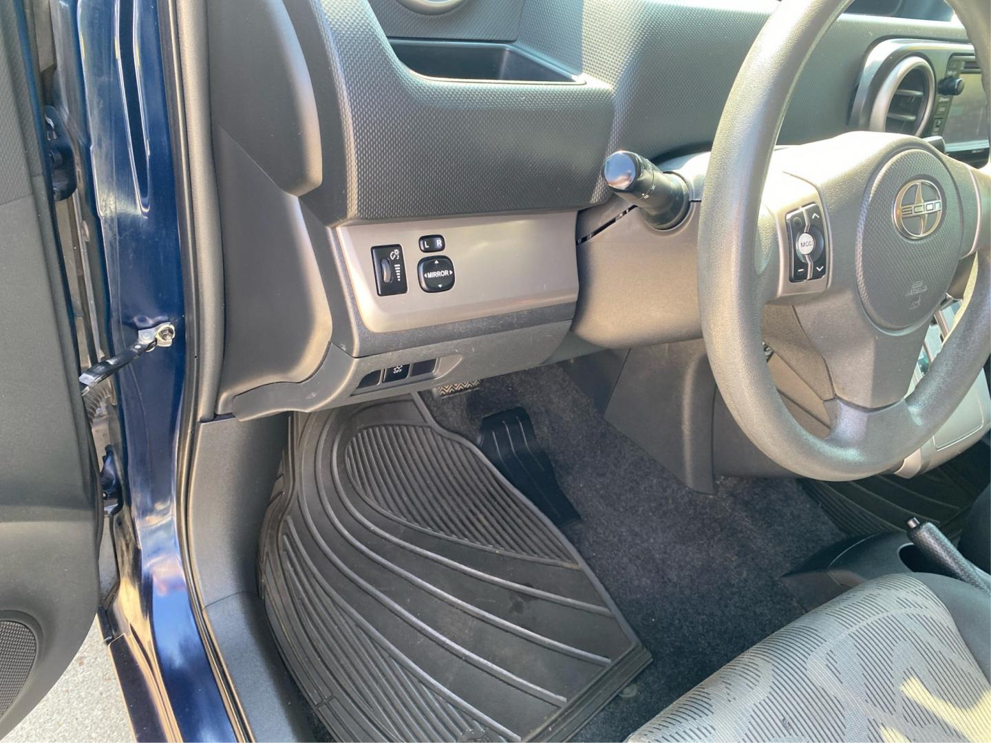 2014 BLUE SCION XB (JTLZE4FE2EJ) with an 2.4L engine, Automatic transmission, located at 908 SE 14th Street, Des Moines, IA, 50317, (515) 281-0330, 41.580303, -93.597046- Photo#17