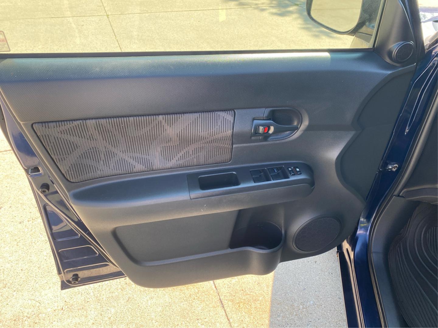 2014 BLUE SCION XB (JTLZE4FE2EJ) with an 2.4L engine, Automatic transmission, located at 908 SE 14th Street, Des Moines, IA, 50317, (515) 281-0330, 41.580303, -93.597046- Photo#19