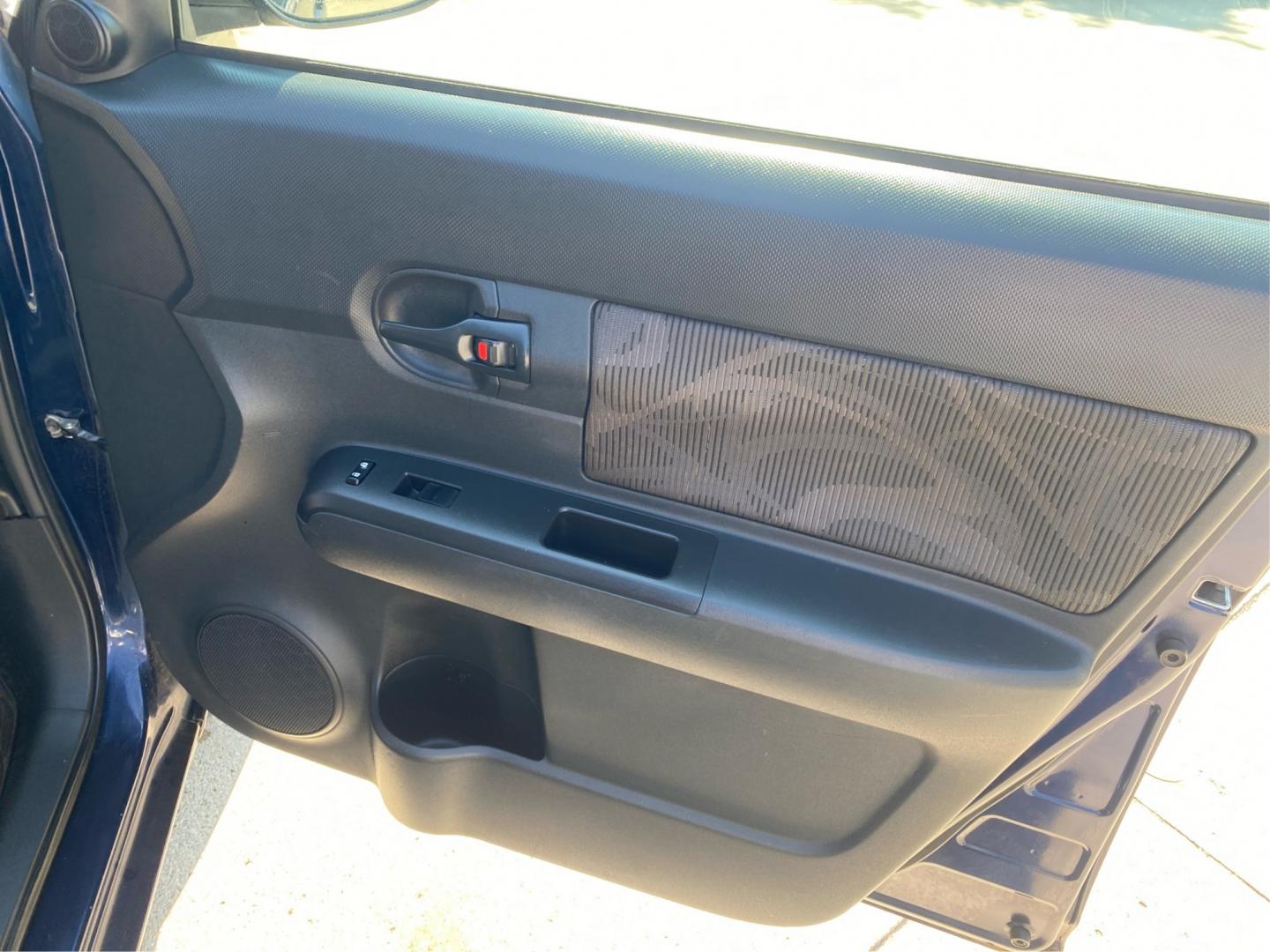 2014 BLUE SCION XB (JTLZE4FE2EJ) with an 2.4L engine, Automatic transmission, located at 908 SE 14th Street, Des Moines, IA, 50317, (515) 281-0330, 41.580303, -93.597046- Photo#20