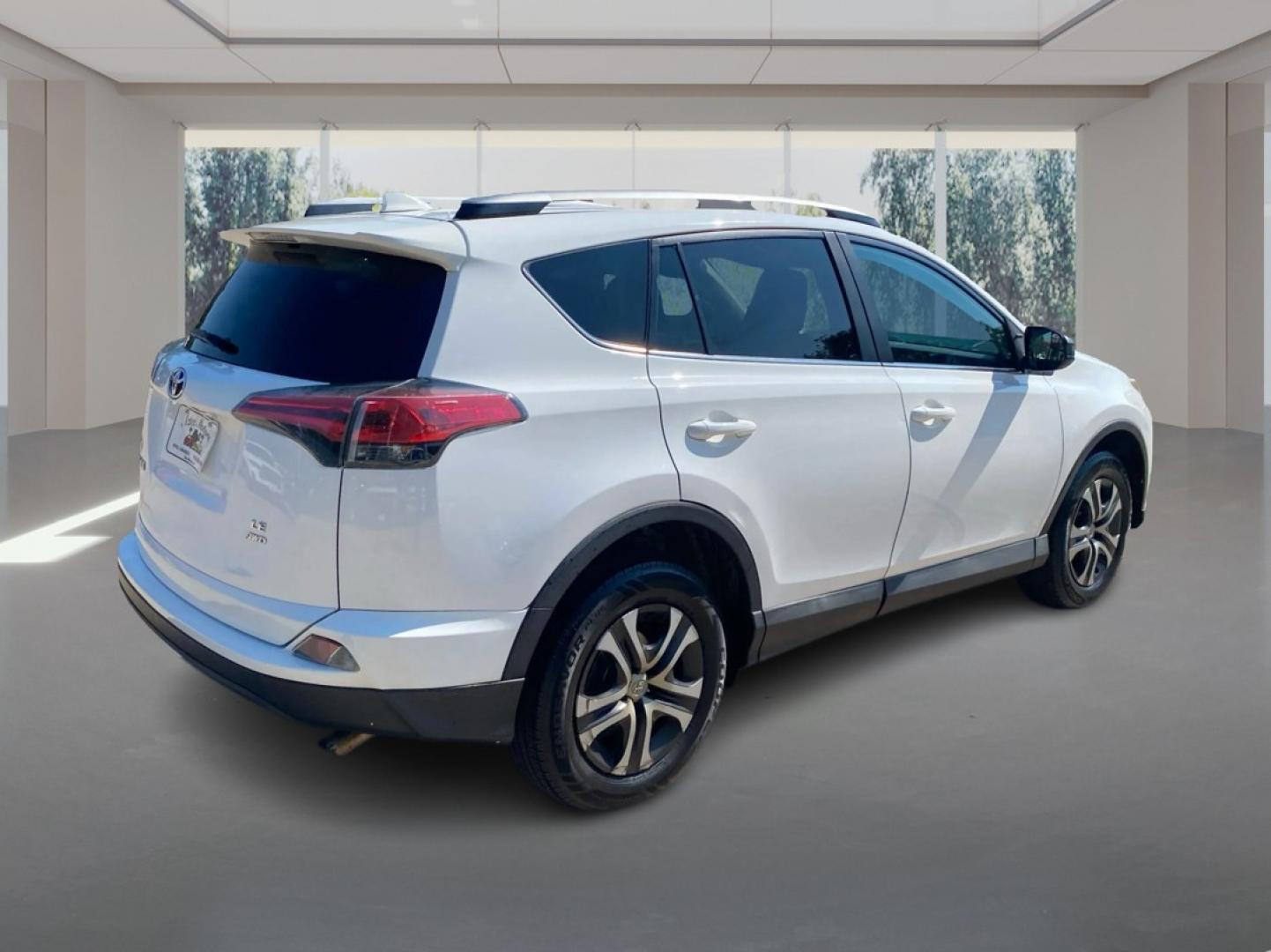 2017 WHITE TOYOTA RAV4 LE (2T3BFREV7HW) with an 2.5L engine, Automatic transmission, located at 908 SE 14th Street, Des Moines, IA, 50317, (515) 281-0330, 41.580303, -93.597046- Photo#2