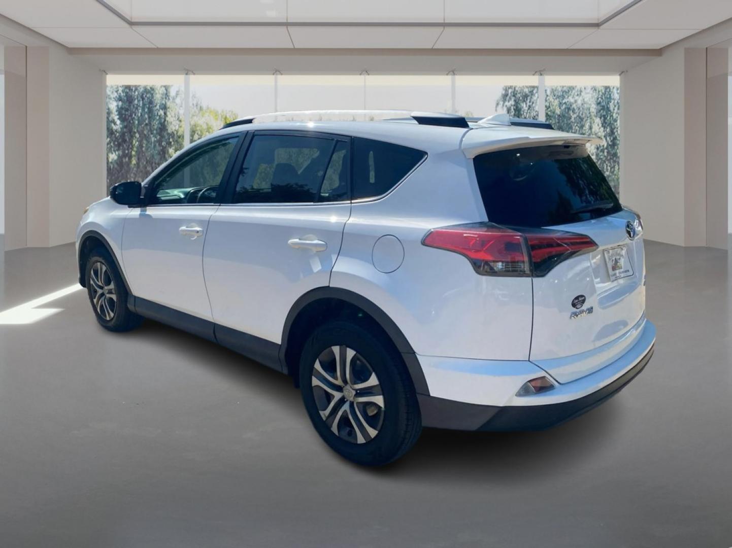 2017 WHITE TOYOTA RAV4 LE (2T3BFREV7HW) with an 2.5L engine, Automatic transmission, located at 908 SE 14th Street, Des Moines, IA, 50317, (515) 281-0330, 41.580303, -93.597046- Photo#4