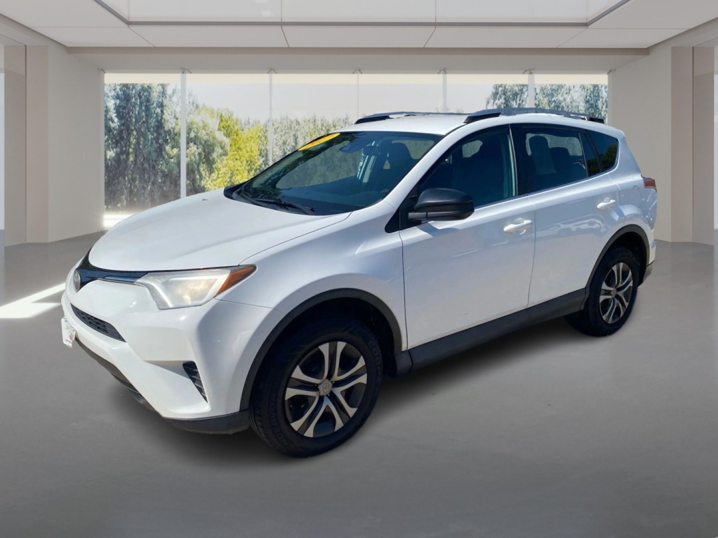 2017 WHITE TOYOTA RAV4 LE (2T3BFREV7HW) with an 2.5L engine, Automatic transmission, located at 908 SE 14th Street, Des Moines, IA, 50317, (515) 281-0330, 41.580303, -93.597046- Photo#7