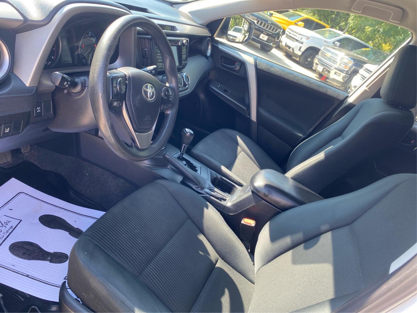 2017 WHITE TOYOTA RAV4 LE (2T3BFREV7HW) with an 2.5L engine, Automatic transmission, located at 908 SE 14th Street, Des Moines, IA, 50317, (515) 281-0330, 41.580303, -93.597046- Photo#8