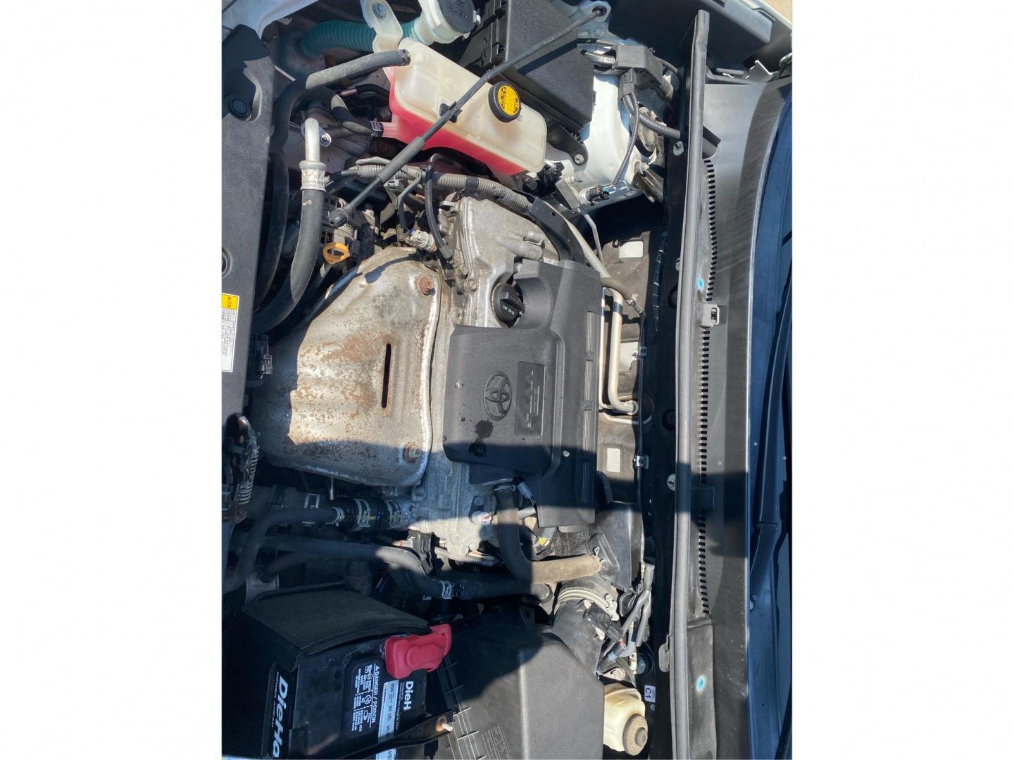 2017 WHITE TOYOTA RAV4 LE (2T3BFREV7HW) with an 2.5L engine, Automatic transmission, located at 908 SE 14th Street, Des Moines, IA, 50317, (515) 281-0330, 41.580303, -93.597046- Photo#10