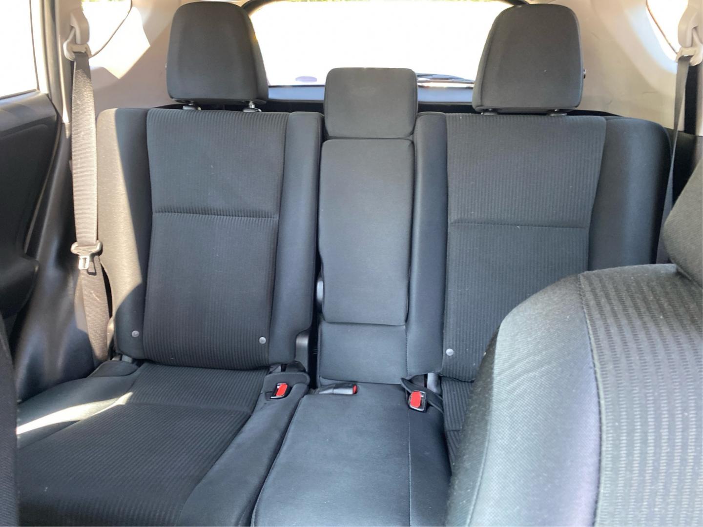2017 WHITE TOYOTA RAV4 LE (2T3BFREV7HW) with an 2.5L engine, Automatic transmission, located at 908 SE 14th Street, Des Moines, IA, 50317, (515) 281-0330, 41.580303, -93.597046- Photo#14