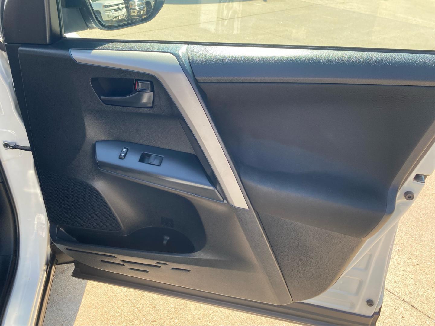 2017 WHITE TOYOTA RAV4 LE (2T3BFREV7HW) with an 2.5L engine, Automatic transmission, located at 908 SE 14th Street, Des Moines, IA, 50317, (515) 281-0330, 41.580303, -93.597046- Photo#20