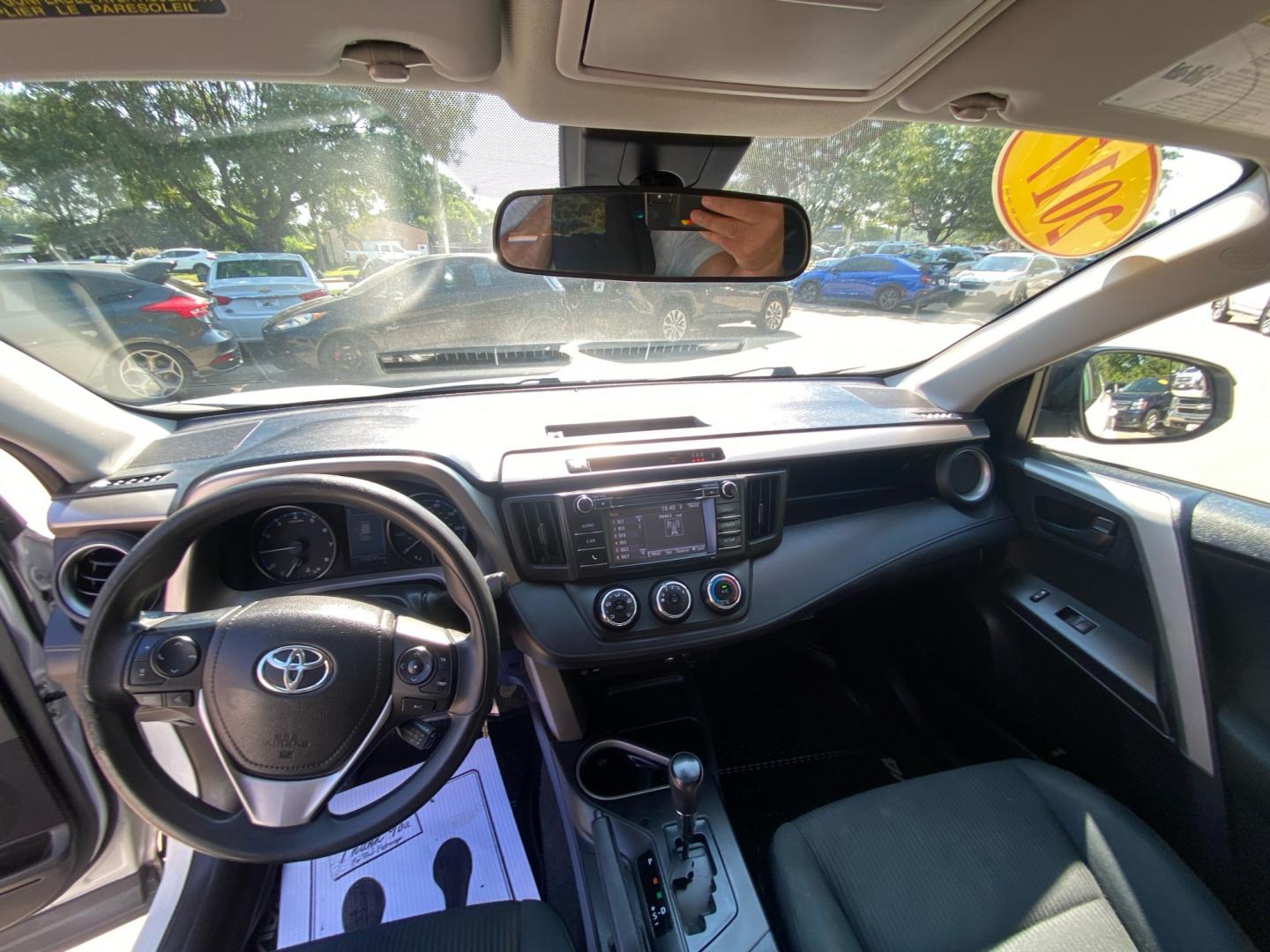 2017 WHITE TOYOTA RAV4 LE (2T3BFREV7HW) with an 2.5L engine, Automatic transmission, located at 908 SE 14th Street, Des Moines, IA, 50317, (515) 281-0330, 41.580303, -93.597046- Photo#21