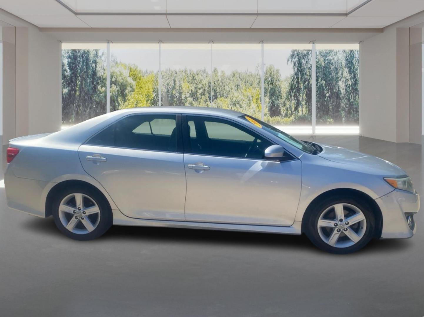 2012 SILVER TOYOTA CAMRY SE (4T1BF1FKXCU) with an 2.5L engine, Automatic transmission, located at 908 SE 14th Street, Des Moines, IA, 50317, (515) 281-0330, 41.580303, -93.597046- Photo#1