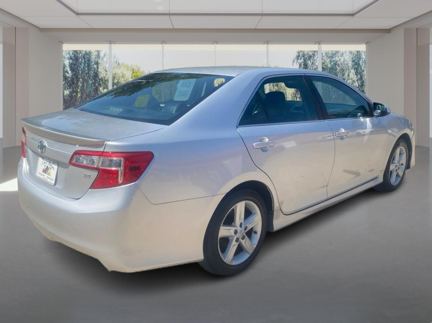 2012 SILVER TOYOTA CAMRY SE (4T1BF1FKXCU) with an 2.5L engine, Automatic transmission, located at 908 SE 14th Street, Des Moines, IA, 50317, (515) 281-0330, 41.580303, -93.597046- Photo#2