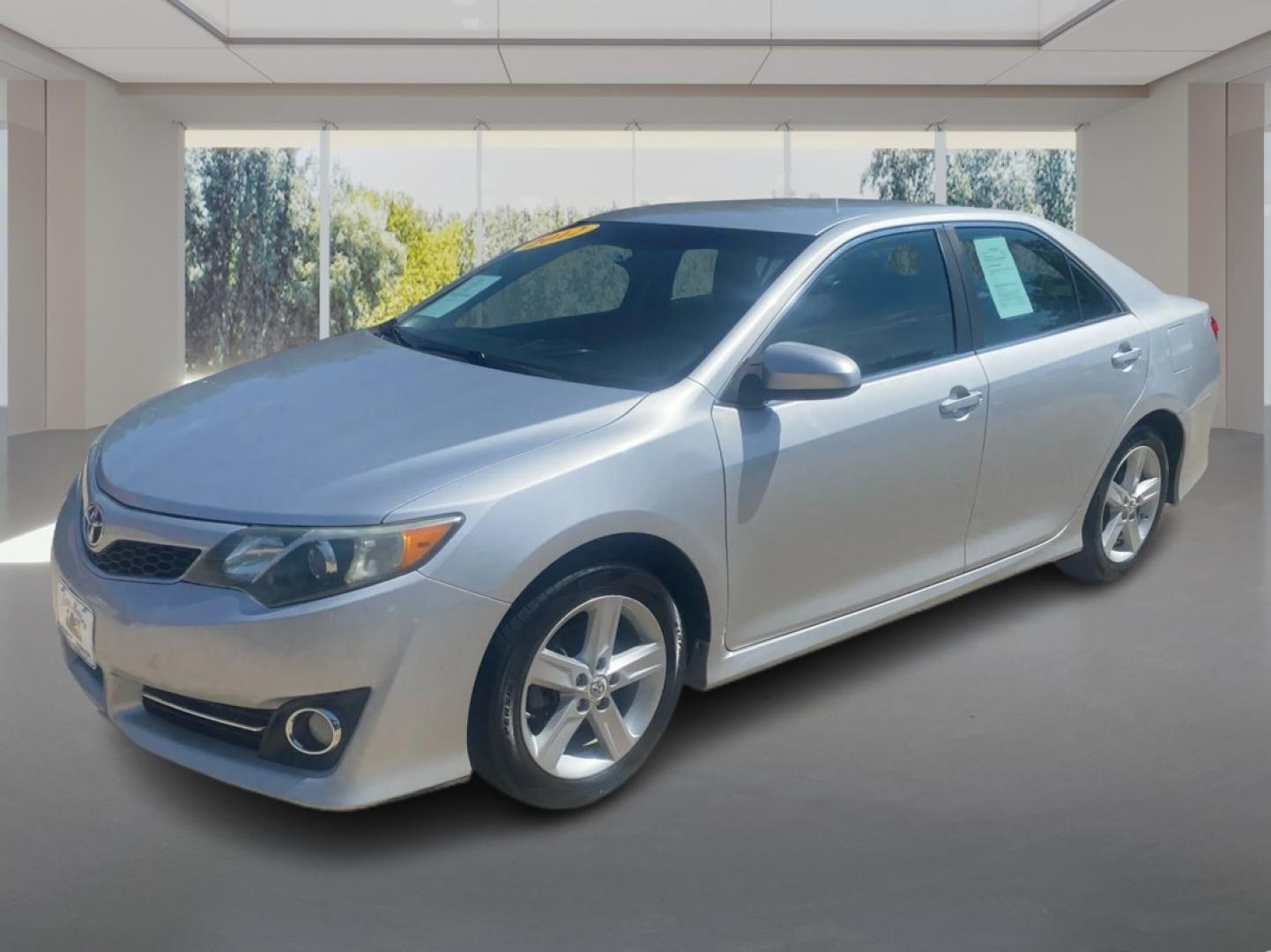 2012 SILVER TOYOTA CAMRY SE (4T1BF1FKXCU) with an 2.5L engine, Automatic transmission, located at 908 SE 14th Street, Des Moines, IA, 50317, (515) 281-0330, 41.580303, -93.597046- Photo#7