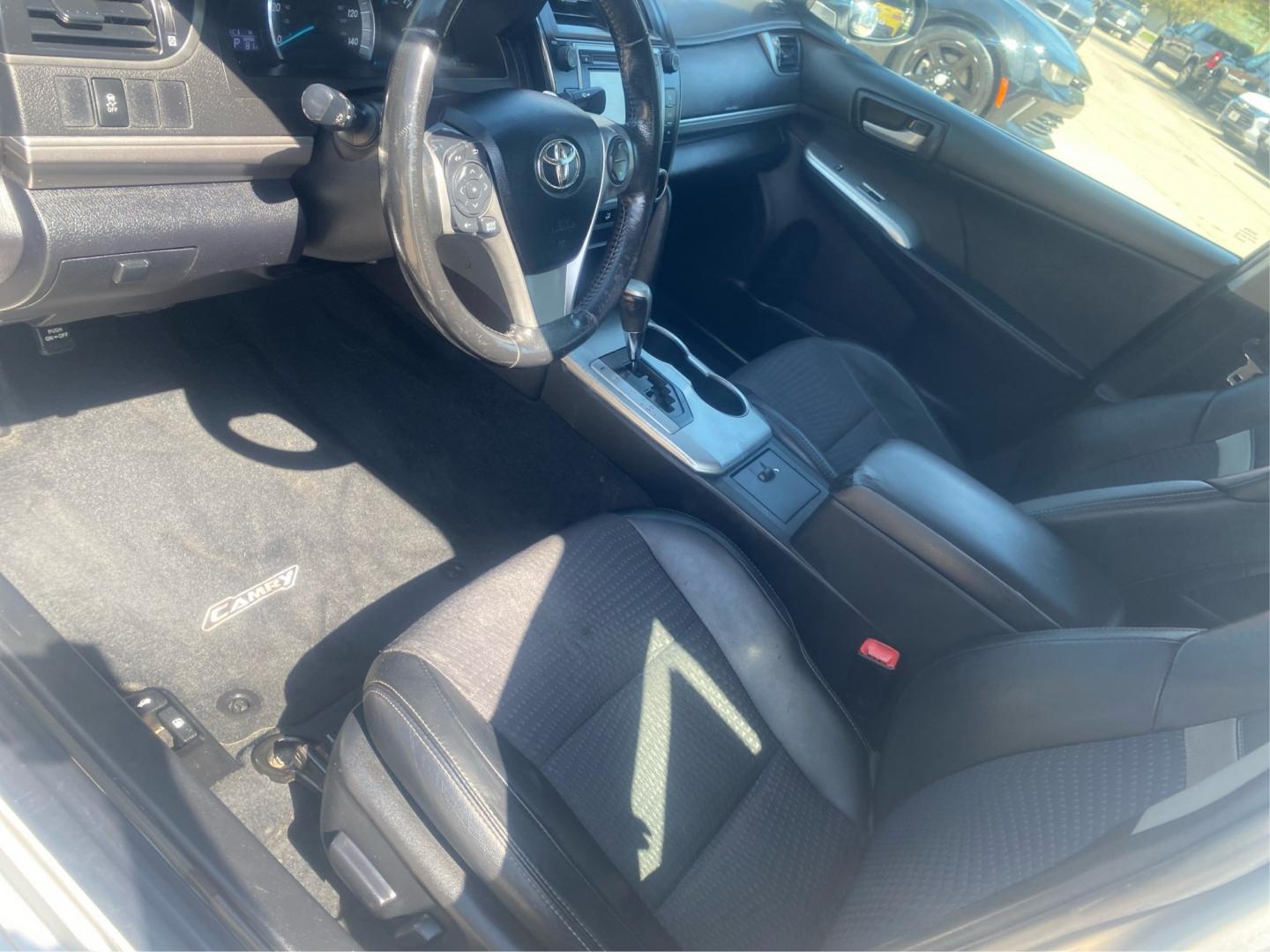2012 SILVER TOYOTA CAMRY SE (4T1BF1FKXCU) with an 2.5L engine, Automatic transmission, located at 908 SE 14th Street, Des Moines, IA, 50317, (515) 281-0330, 41.580303, -93.597046- Photo#8