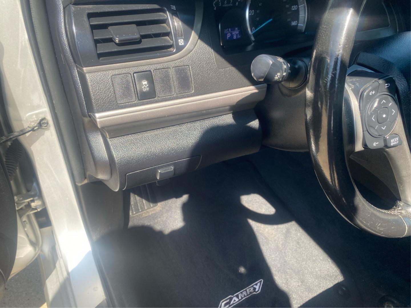 2012 SILVER TOYOTA CAMRY SE (4T1BF1FKXCU) with an 2.5L engine, Automatic transmission, located at 908 SE 14th Street, Des Moines, IA, 50317, (515) 281-0330, 41.580303, -93.597046- Photo#17