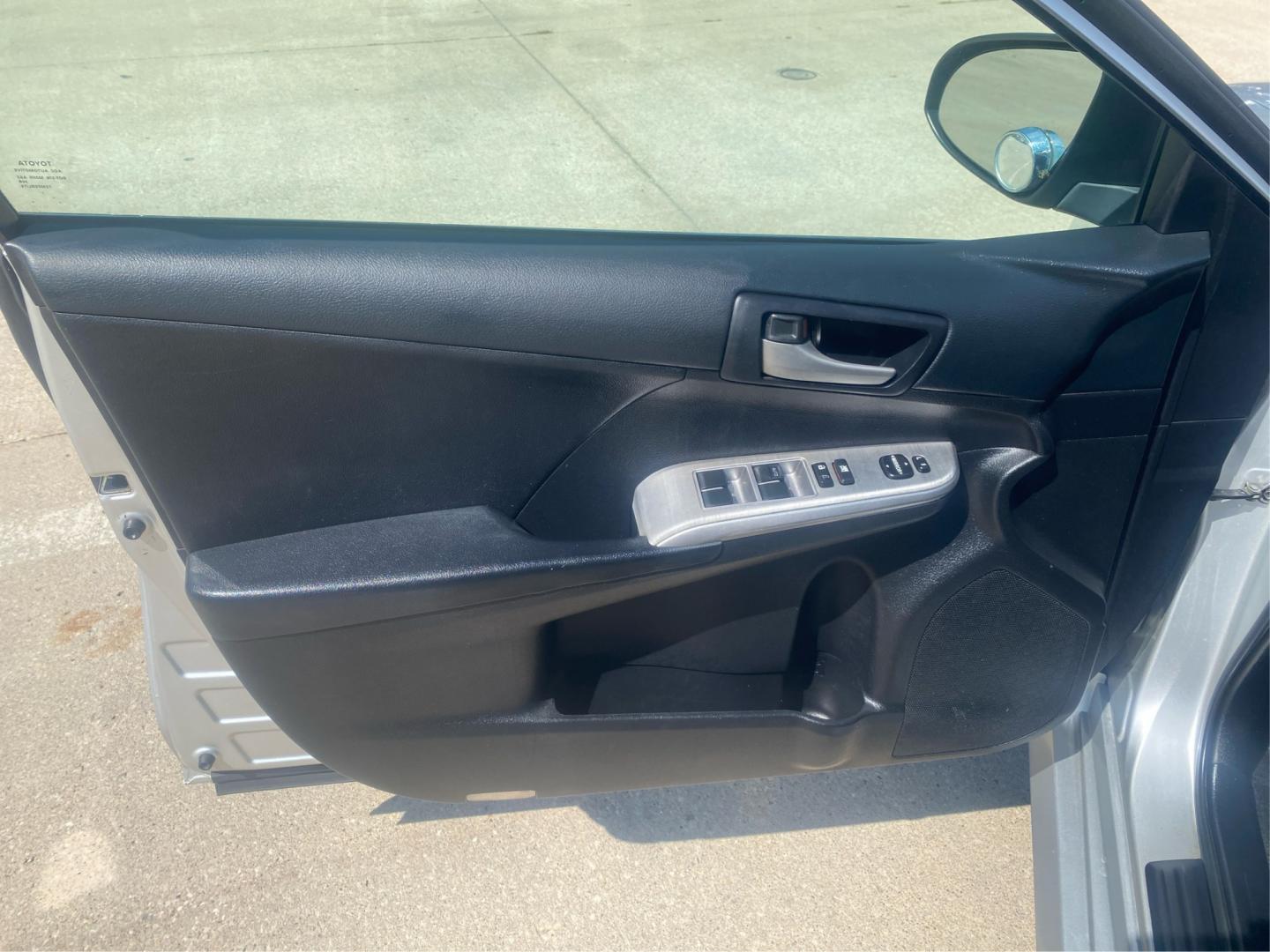 2012 SILVER TOYOTA CAMRY SE (4T1BF1FKXCU) with an 2.5L engine, Automatic transmission, located at 908 SE 14th Street, Des Moines, IA, 50317, (515) 281-0330, 41.580303, -93.597046- Photo#19