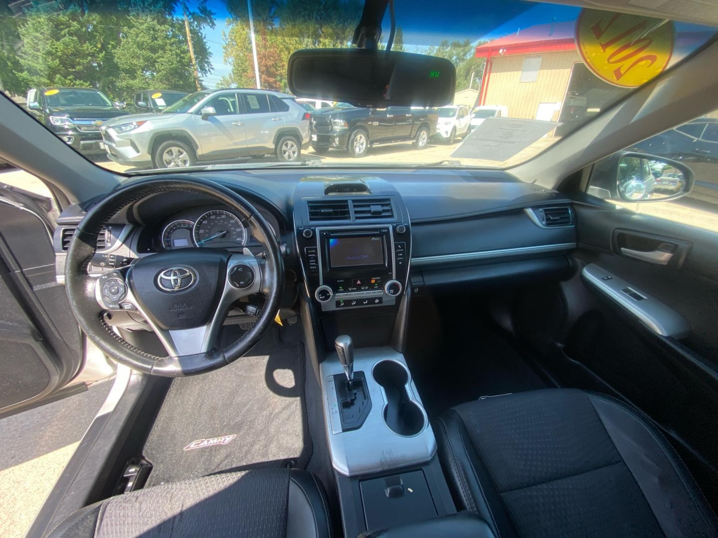 2012 SILVER TOYOTA CAMRY SE (4T1BF1FKXCU) with an 2.5L engine, Automatic transmission, located at 908 SE 14th Street, Des Moines, IA, 50317, (515) 281-0330, 41.580303, -93.597046- Photo#21
