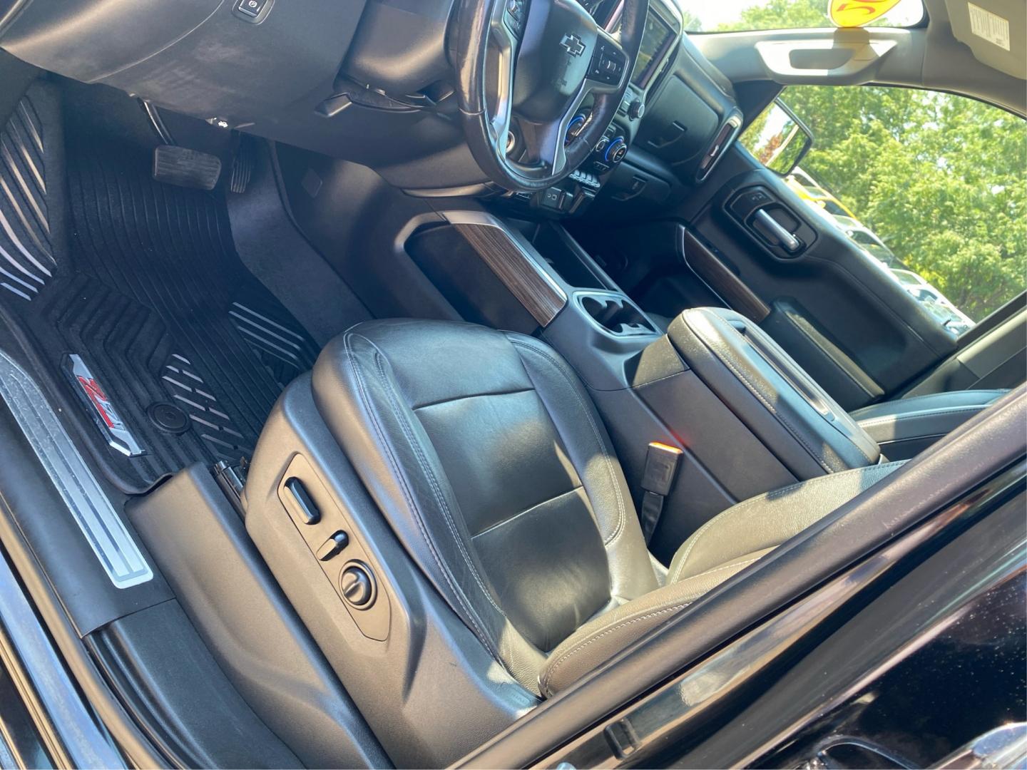 2020 BLACK CHEVROLET SILVERADO 1500 LT TRAIL BOSS (1GCPYFEDXLZ) with an 5.3L engine, Automatic transmission, located at 908 SE 14th Street, Des Moines, IA, 50317, (515) 281-0330, 41.580303, -93.597046- Photo#17