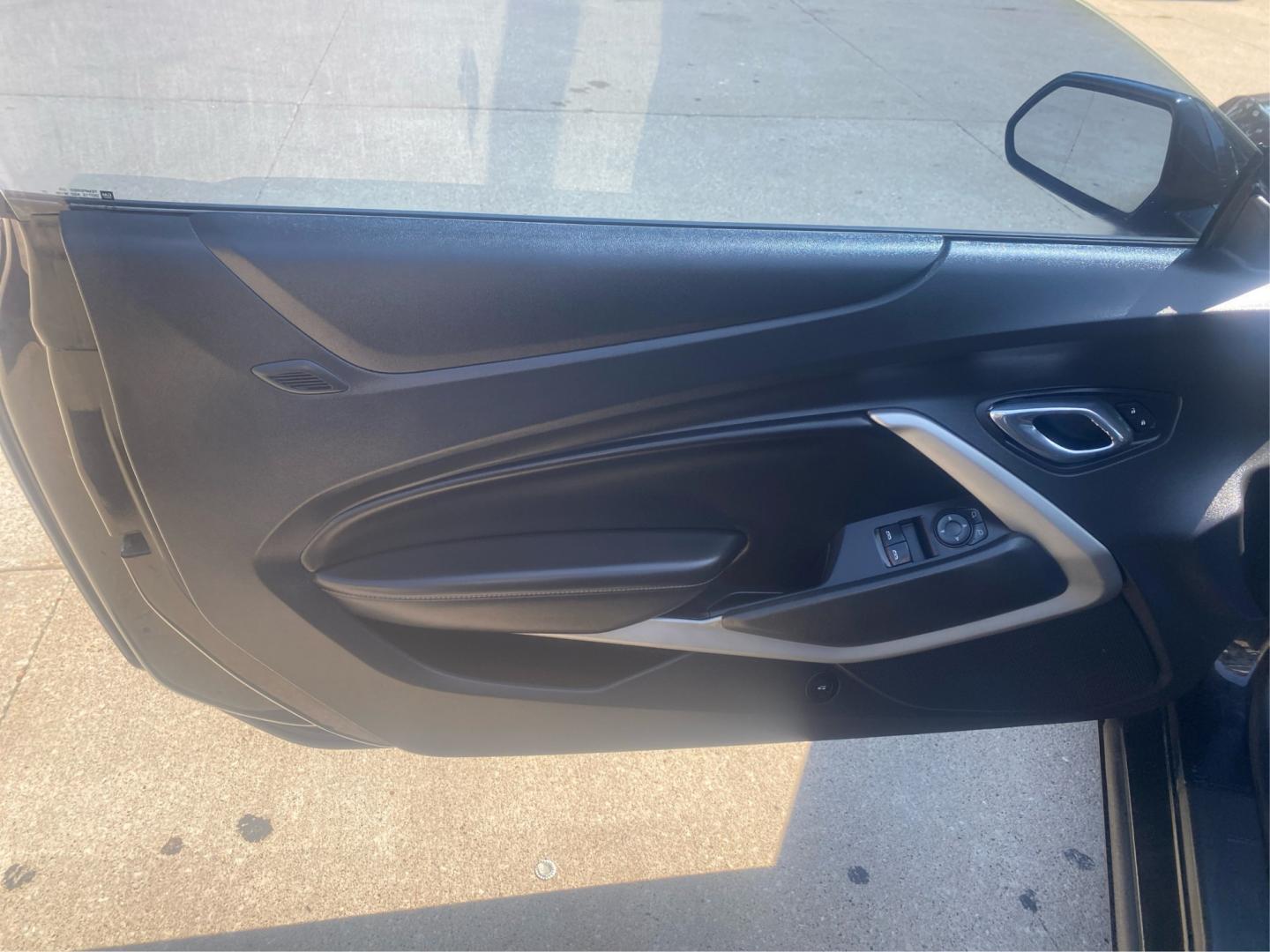2017 BLACK CHEVROLET CAMARO LT (1G1FB1RX5H0) with an 2.0L engine, Automatic transmission, located at 908 SE 14th Street, Des Moines, IA, 50317, (515) 281-0330, 41.580303, -93.597046- Photo#19