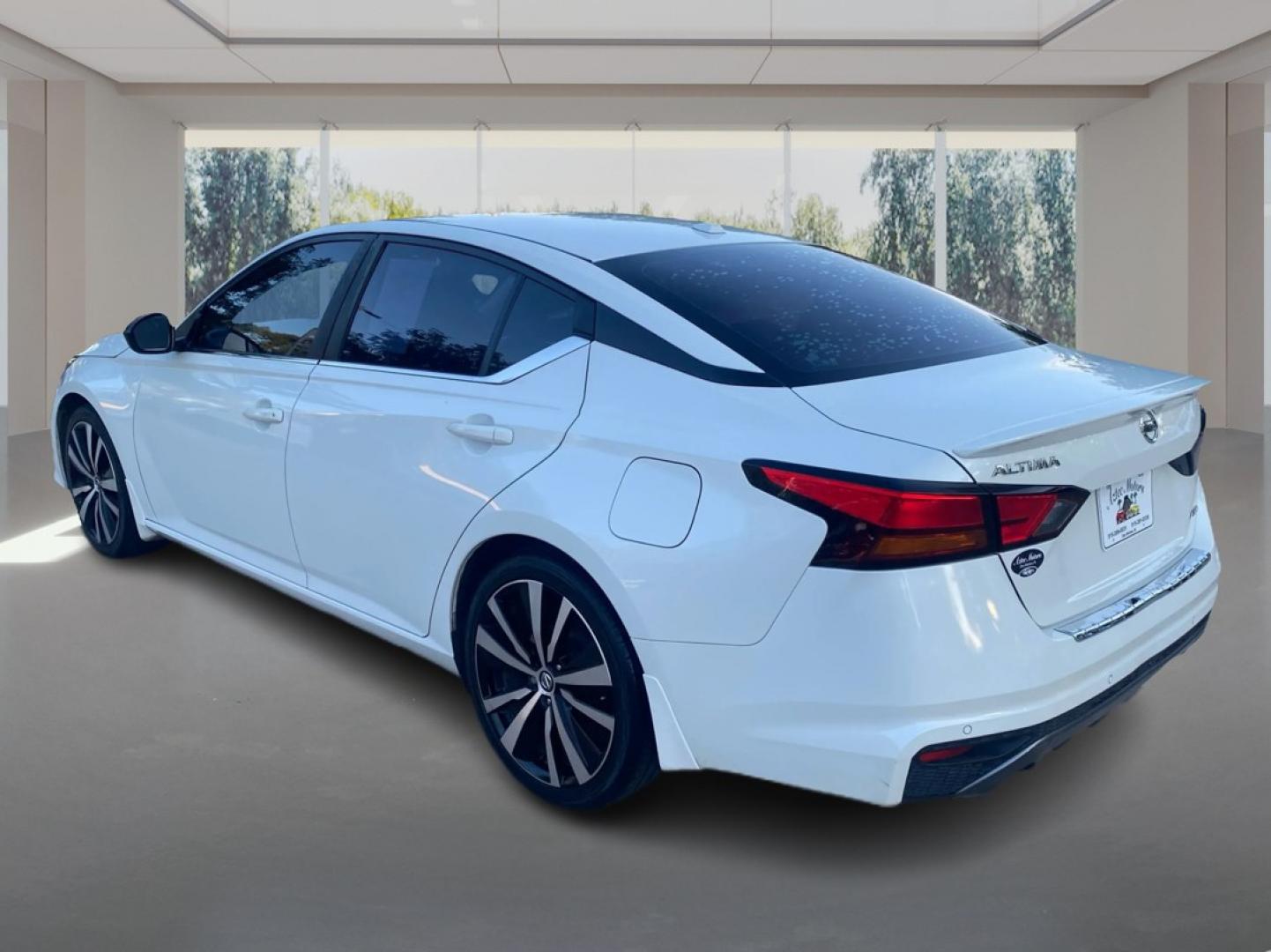 2022 WHITE NISSAN ALTIMA SR (1N4BL4CV3NN) with an 2.5L engine, Continuously Variable transmission, located at 908 SE 14th Street, Des Moines, IA, 50317, (515) 281-0330, 41.580303, -93.597046- Photo#4