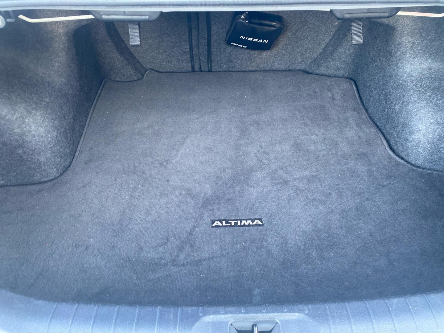 2022 WHITE NISSAN ALTIMA SR (1N4BL4CV3NN) with an 2.5L engine, Continuously Variable transmission, located at 908 SE 14th Street, Des Moines, IA, 50317, (515) 281-0330, 41.580303, -93.597046- Photo#12
