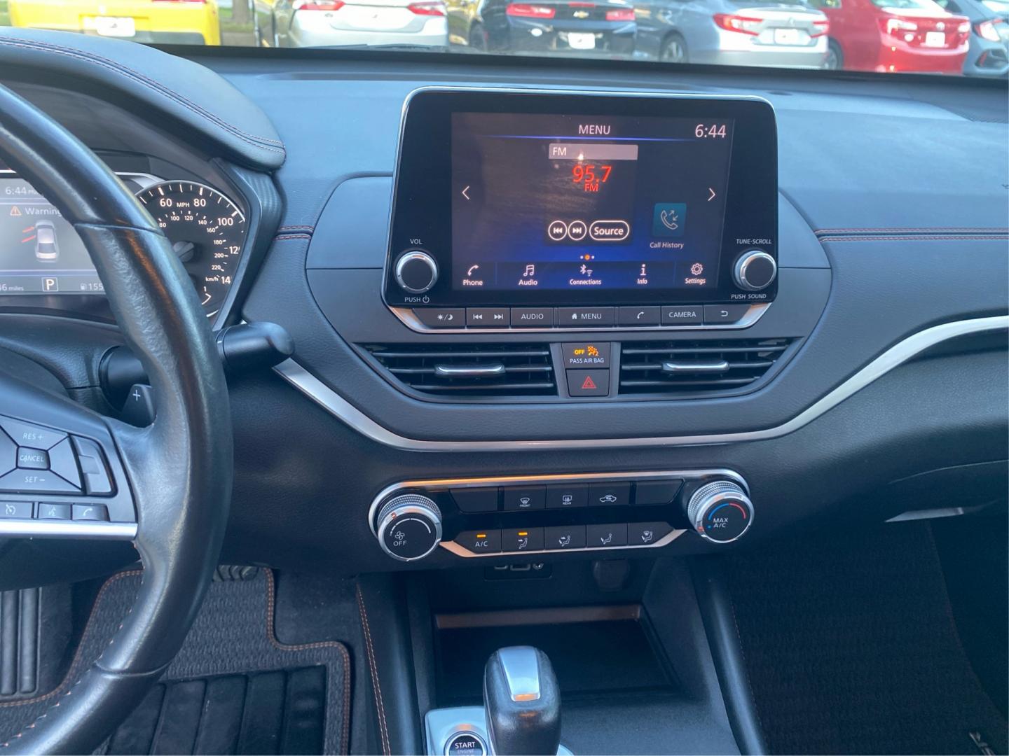2022 WHITE NISSAN ALTIMA SR (1N4BL4CV3NN) with an 2.5L engine, Continuously Variable transmission, located at 908 SE 14th Street, Des Moines, IA, 50317, (515) 281-0330, 41.580303, -93.597046- Photo#13