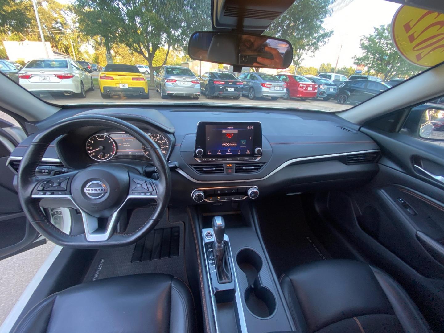 2022 WHITE NISSAN ALTIMA SR (1N4BL4CV3NN) with an 2.5L engine, Continuously Variable transmission, located at 908 SE 14th Street, Des Moines, IA, 50317, (515) 281-0330, 41.580303, -93.597046- Photo#21