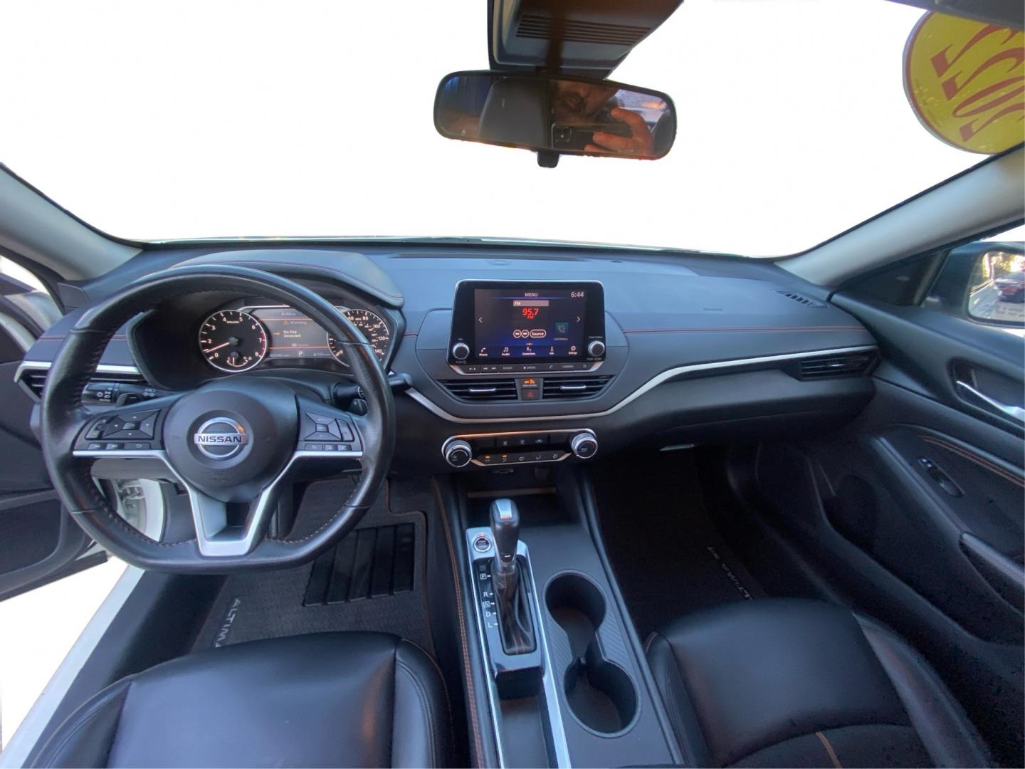 2022 WHITE NISSAN ALTIMA SR (1N4BL4CV3NN) with an 2.5L engine, Continuously Variable transmission, located at 908 SE 14th Street, Des Moines, IA, 50317, (515) 281-0330, 41.580303, -93.597046- Photo#22