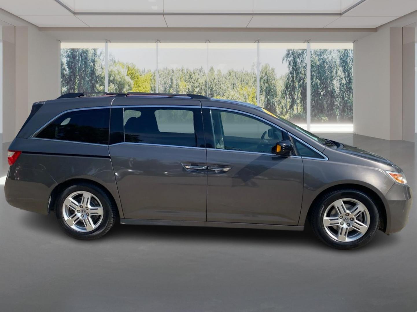 2012 GRAY HONDA ODYSSEY TOURING (5FNRL5H96CB) with an 3.5L engine, Automatic transmission, located at 908 SE 14th Street, Des Moines, IA, 50317, (515) 281-0330, 41.580303, -93.597046- Photo#1