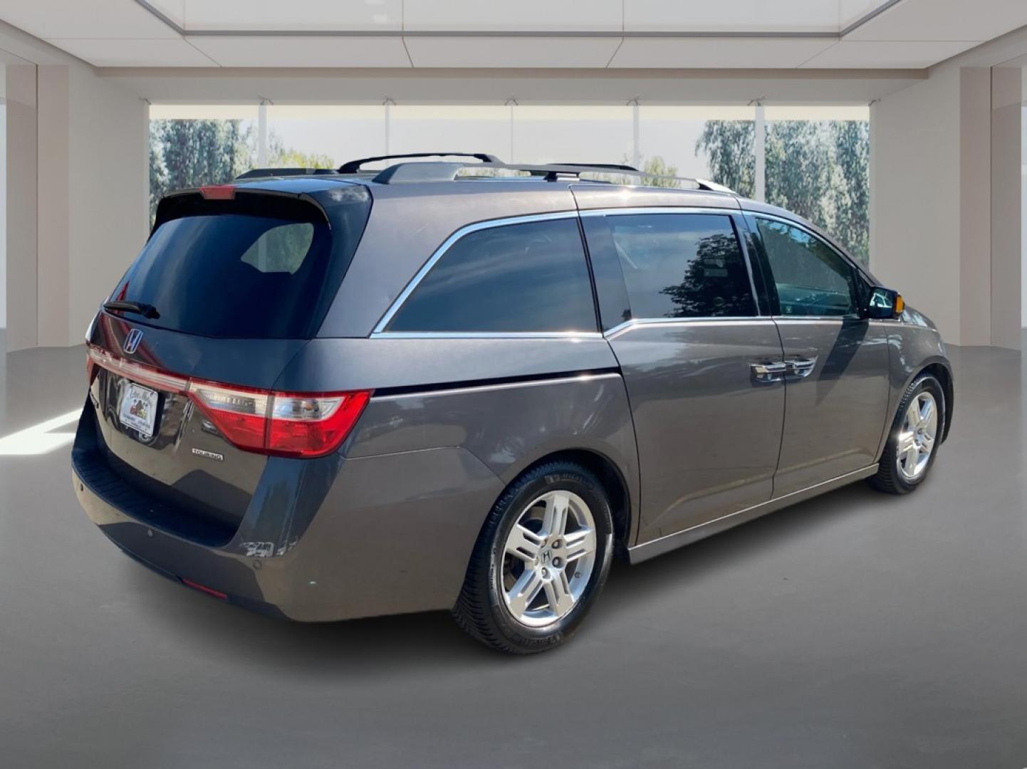 2012 GRAY HONDA ODYSSEY TOURING (5FNRL5H96CB) with an 3.5L engine, Automatic transmission, located at 908 SE 14th Street, Des Moines, IA, 50317, (515) 281-0330, 41.580303, -93.597046- Photo#2