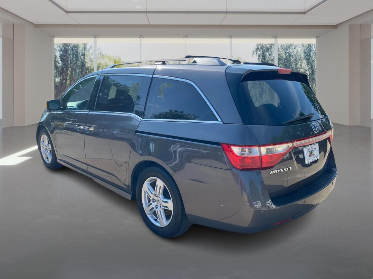 2012 GRAY HONDA ODYSSEY TOURING (5FNRL5H96CB) with an 3.5L engine, Automatic transmission, located at 908 SE 14th Street, Des Moines, IA, 50317, (515) 281-0330, 41.580303, -93.597046- Photo#4