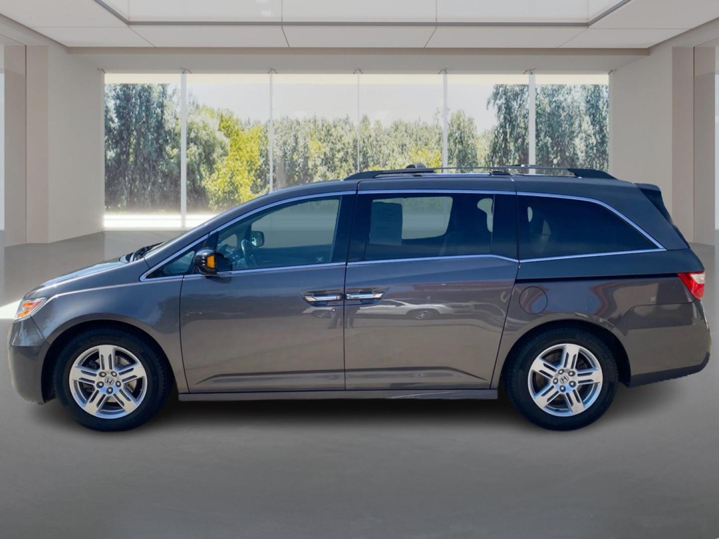 2012 GRAY HONDA ODYSSEY TOURING (5FNRL5H96CB) with an 3.5L engine, Automatic transmission, located at 908 SE 14th Street, Des Moines, IA, 50317, (515) 281-0330, 41.580303, -93.597046- Photo#5