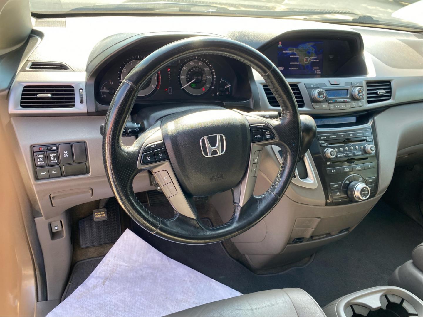 2012 GRAY HONDA ODYSSEY TOURING (5FNRL5H96CB) with an 3.5L engine, Automatic transmission, located at 908 SE 14th Street, Des Moines, IA, 50317, (515) 281-0330, 41.580303, -93.597046- Photo#16