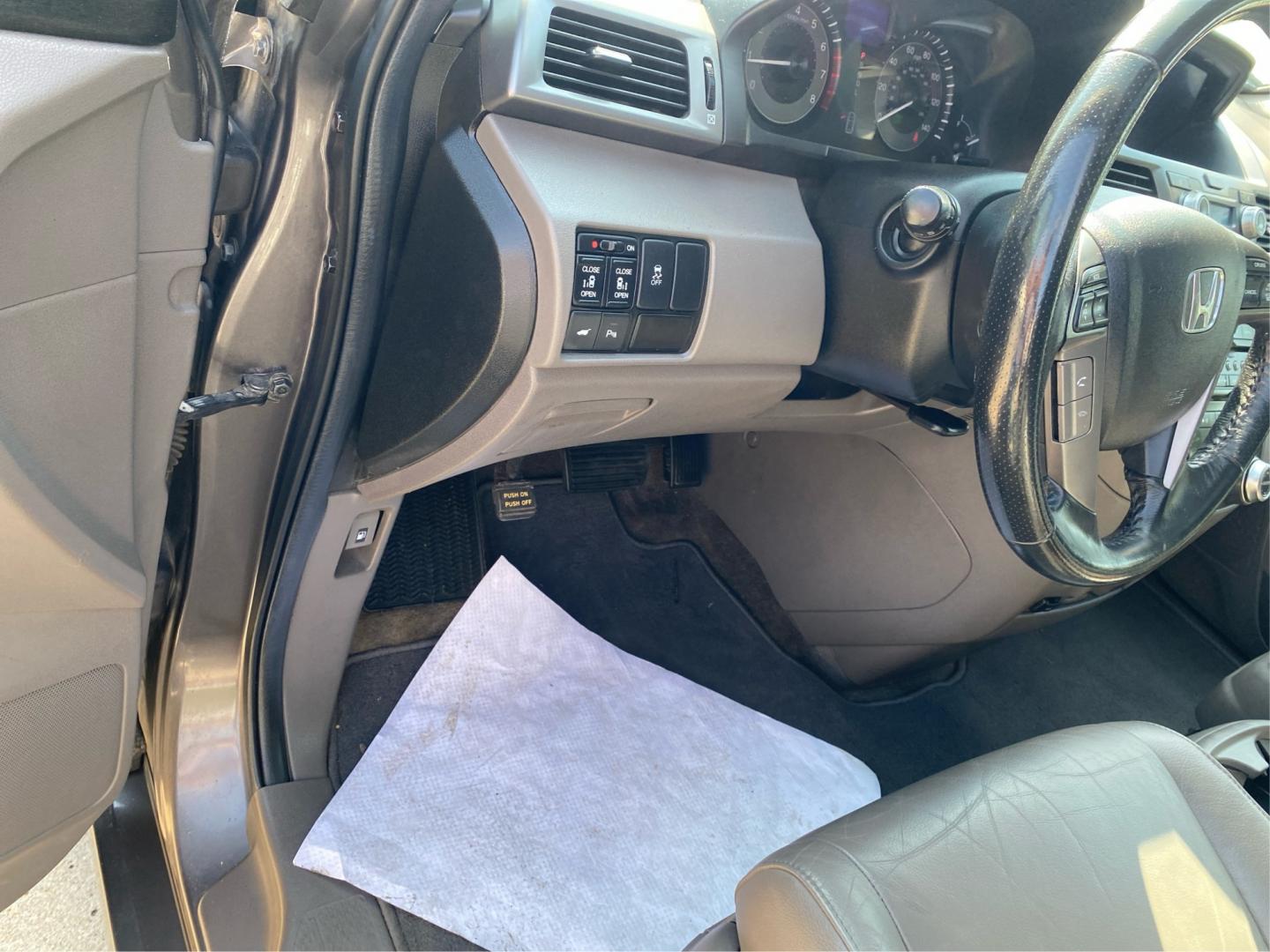 2012 GRAY HONDA ODYSSEY TOURING (5FNRL5H96CB) with an 3.5L engine, Automatic transmission, located at 908 SE 14th Street, Des Moines, IA, 50317, (515) 281-0330, 41.580303, -93.597046- Photo#17