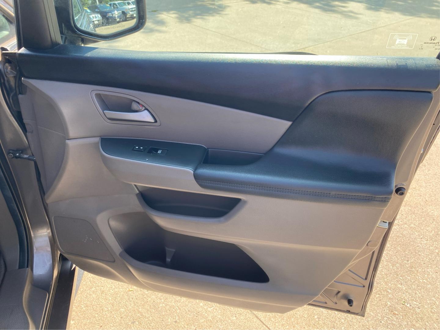 2012 GRAY HONDA ODYSSEY TOURING (5FNRL5H96CB) with an 3.5L engine, Automatic transmission, located at 908 SE 14th Street, Des Moines, IA, 50317, (515) 281-0330, 41.580303, -93.597046- Photo#20