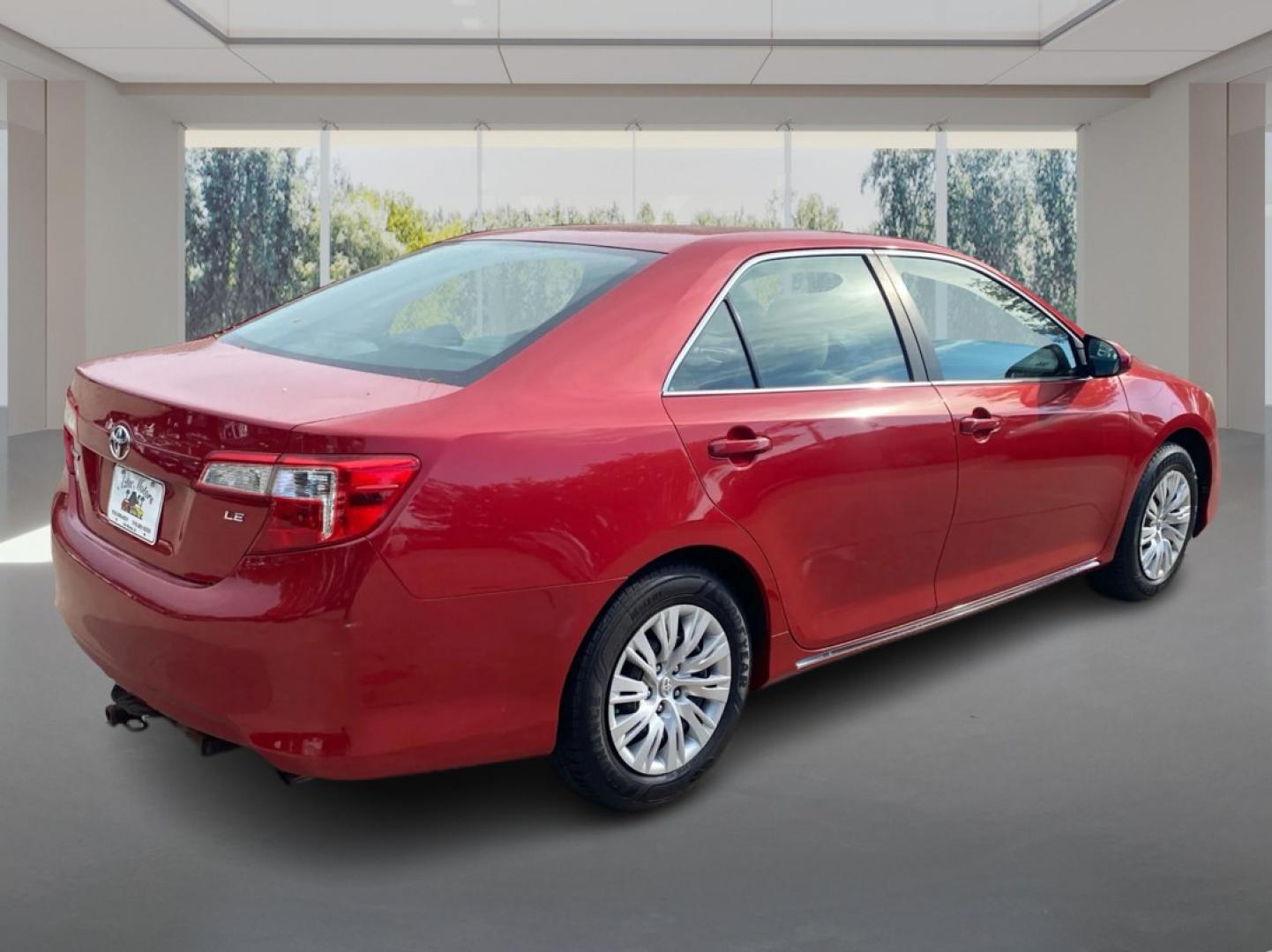 2012 RED TOYOTA CAMRY LE (4T4BF1FK5CR) with an 2.5L engine, Automatic transmission, located at 908 SE 14th Street, Des Moines, IA, 50317, (515) 281-0330, 41.580303, -93.597046- Photo#2