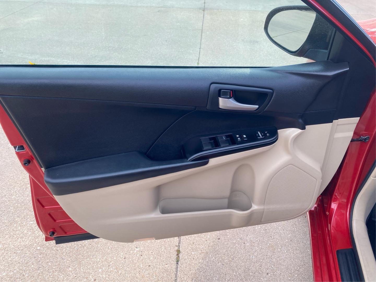 2012 RED TOYOTA CAMRY LE (4T4BF1FK5CR) with an 2.5L engine, Automatic transmission, located at 908 SE 14th Street, Des Moines, IA, 50317, (515) 281-0330, 41.580303, -93.597046- Photo#19