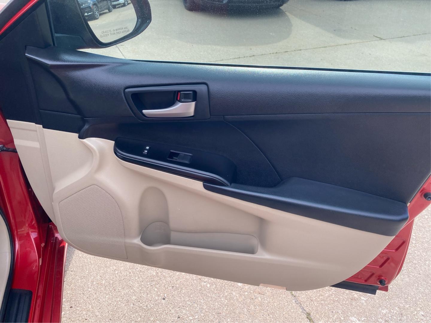 2012 RED TOYOTA CAMRY LE (4T4BF1FK5CR) with an 2.5L engine, Automatic transmission, located at 908 SE 14th Street, Des Moines, IA, 50317, (515) 281-0330, 41.580303, -93.597046- Photo#20