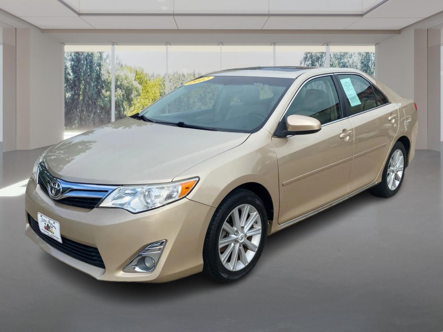 2012 TAN TOYOTA CAMRY XLE (4T4BF1FK6CR) with an 2.5L engine, Automatic transmission, located at 908 SE 14th Street, Des Moines, IA, 50317, (515) 281-0330, 41.580303, -93.597046- Photo#7