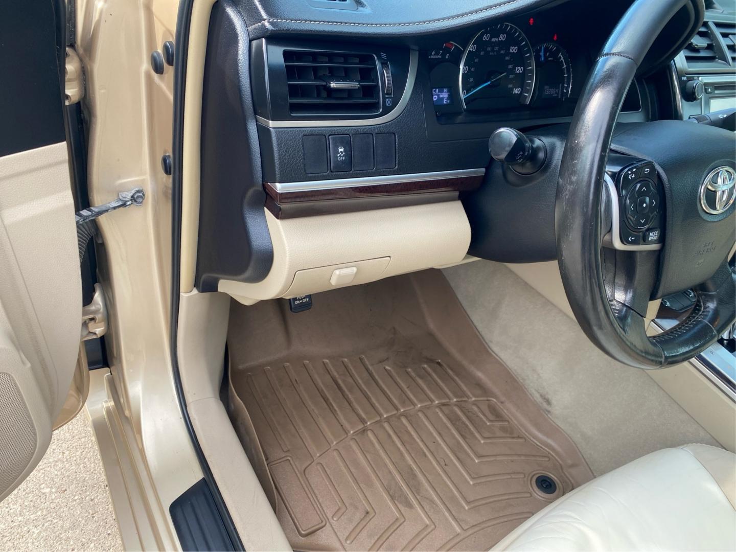2012 TAN TOYOTA CAMRY XLE (4T4BF1FK6CR) with an 2.5L engine, Automatic transmission, located at 908 SE 14th Street, Des Moines, IA, 50317, (515) 281-0330, 41.580303, -93.597046- Photo#17