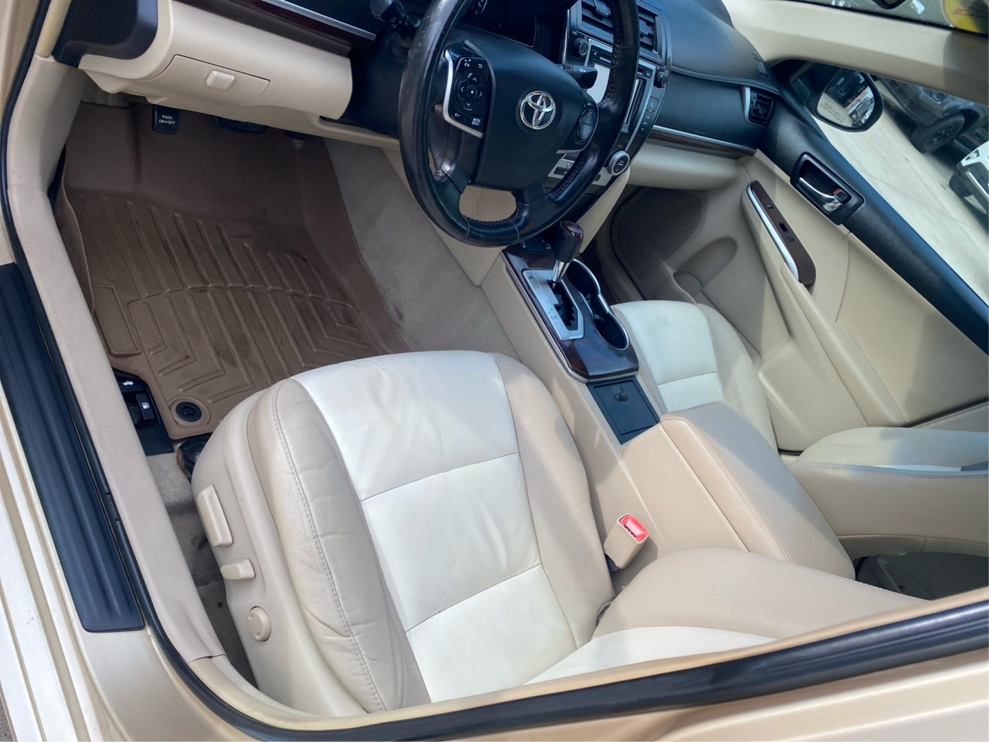 2012 TAN TOYOTA CAMRY XLE (4T4BF1FK6CR) with an 2.5L engine, Automatic transmission, located at 908 SE 14th Street, Des Moines, IA, 50317, (515) 281-0330, 41.580303, -93.597046- Photo#18