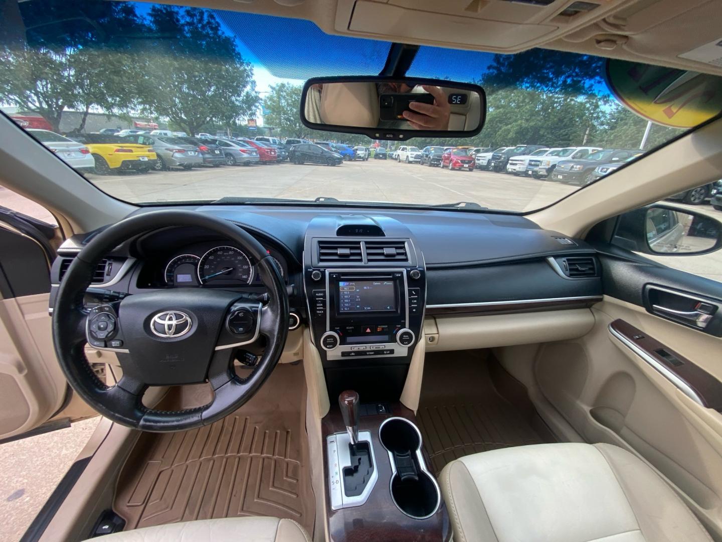 2012 TAN TOYOTA CAMRY XLE (4T4BF1FK6CR) with an 2.5L engine, Automatic transmission, located at 908 SE 14th Street, Des Moines, IA, 50317, (515) 281-0330, 41.580303, -93.597046- Photo#21