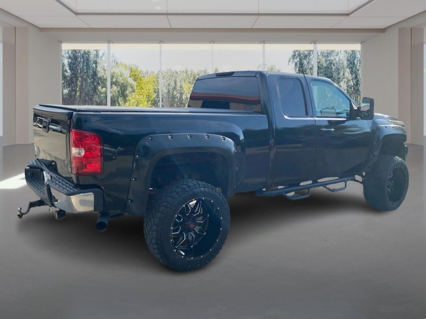 2009 BLACK CHEVROLET SILVERADO 1500 LTZ (1GCEK39089Z) with an 5.3L engine, Automatic transmission, located at 908 SE 14th Street, Des Moines, IA, 50317, (515) 281-0330, 41.580303, -93.597046- Photo#2