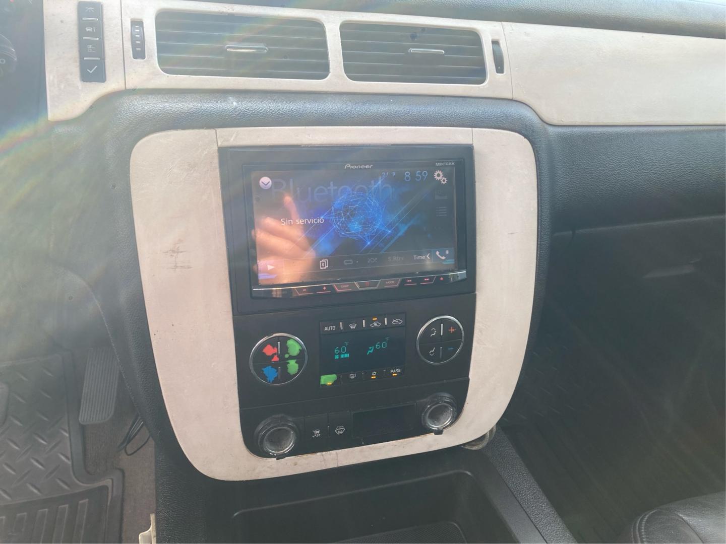 2009 BLACK CHEVROLET SILVERADO 1500 LTZ (1GCEK39089Z) with an 5.3L engine, Automatic transmission, located at 908 SE 14th Street, Des Moines, IA, 50317, (515) 281-0330, 41.580303, -93.597046- Photo#11