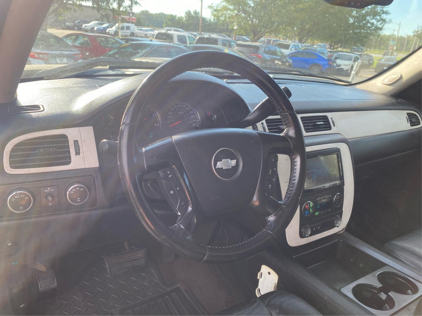 2009 BLACK CHEVROLET SILVERADO 1500 LTZ (1GCEK39089Z) with an 5.3L engine, Automatic transmission, located at 908 SE 14th Street, Des Moines, IA, 50317, (515) 281-0330, 41.580303, -93.597046- Photo#14