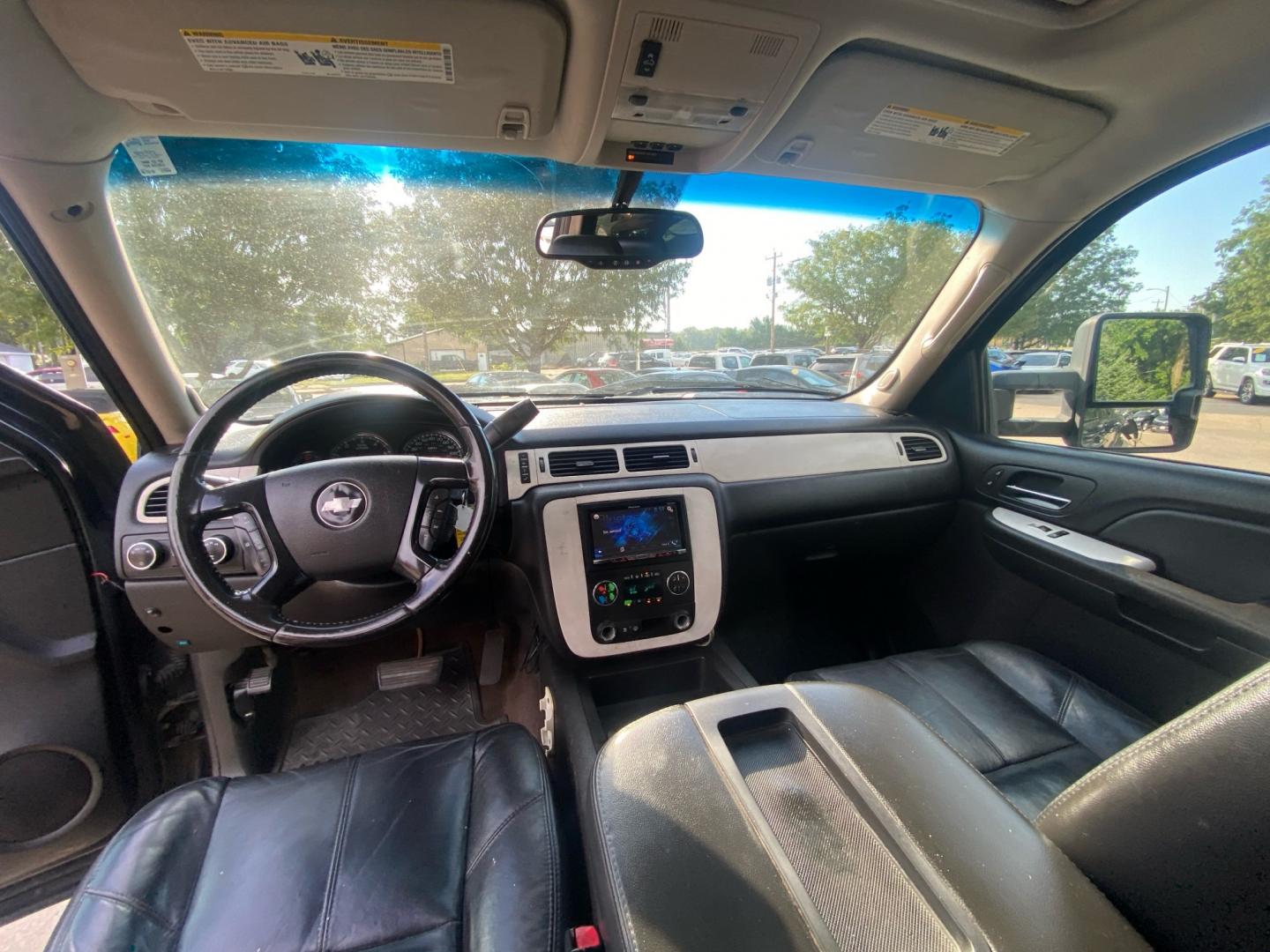 2009 BLACK CHEVROLET SILVERADO 1500 LTZ (1GCEK39089Z) with an 5.3L engine, Automatic transmission, located at 908 SE 14th Street, Des Moines, IA, 50317, (515) 281-0330, 41.580303, -93.597046- Photo#19