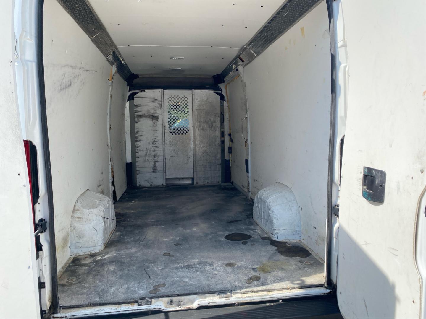 2016 WHITE RAM PROMASTER 3500 3500 HIGH (3C6URVJGXGE) with an 3.6L engine, Automatic transmission, located at 908 SE 14th Street, Des Moines, IA, 50317, (515) 281-0330, 41.580303, -93.597046- Photo#10