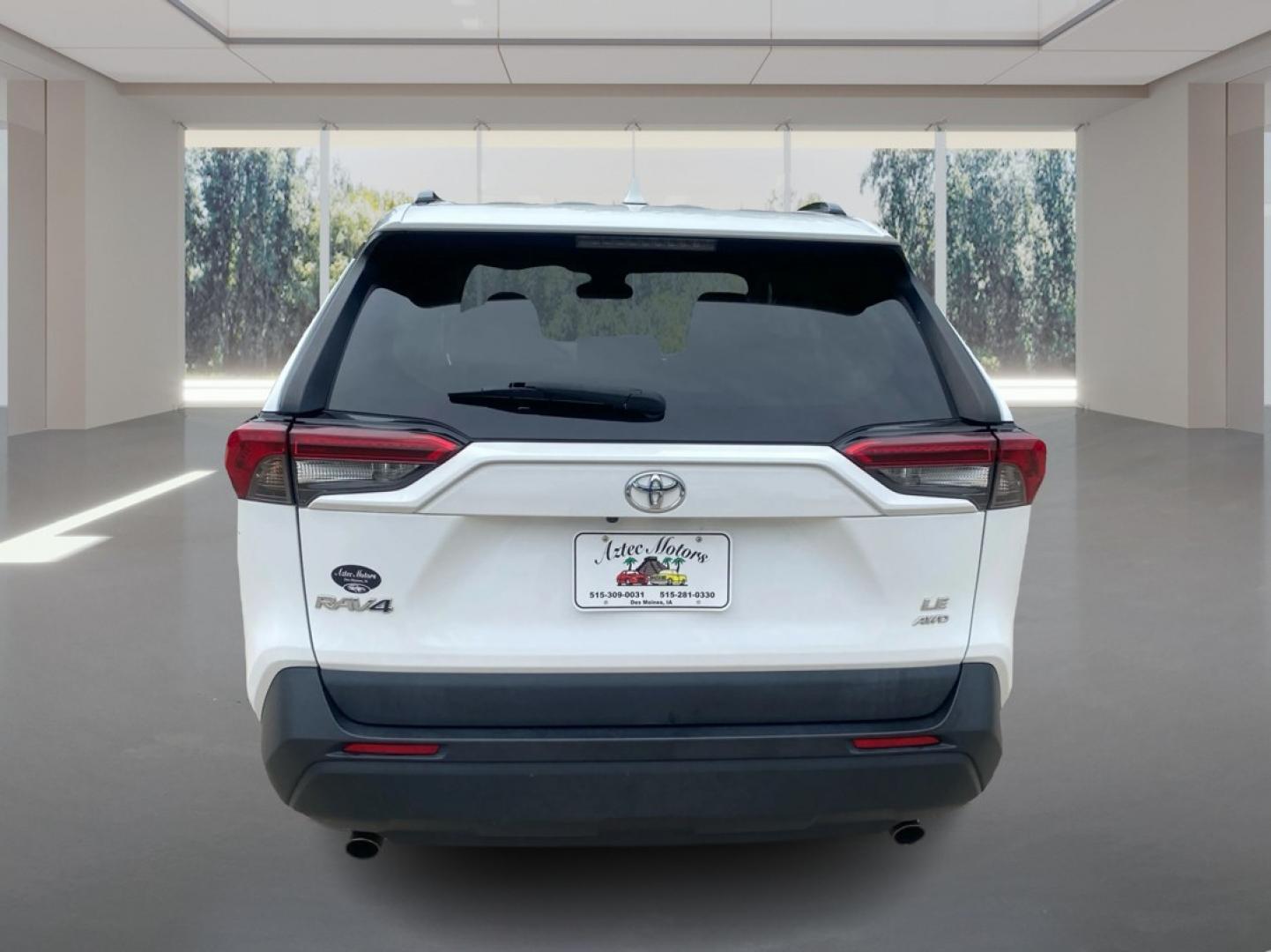 2019 WHITE TOYOTA RAV4 LE (2T3F1RFVXKW) with an 2.5L engine, Automatic transmission, located at 908 SE 14th Street, Des Moines, IA, 50317, (515) 281-0330, 41.580303, -93.597046- Photo#3