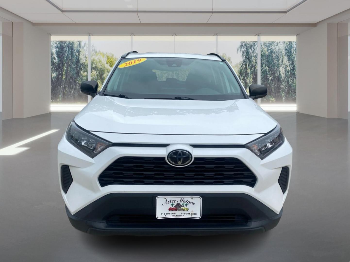 2019 WHITE TOYOTA RAV4 LE (2T3F1RFVXKW) with an 2.5L engine, Automatic transmission, located at 908 SE 14th Street, Des Moines, IA, 50317, (515) 281-0330, 41.580303, -93.597046- Photo#6
