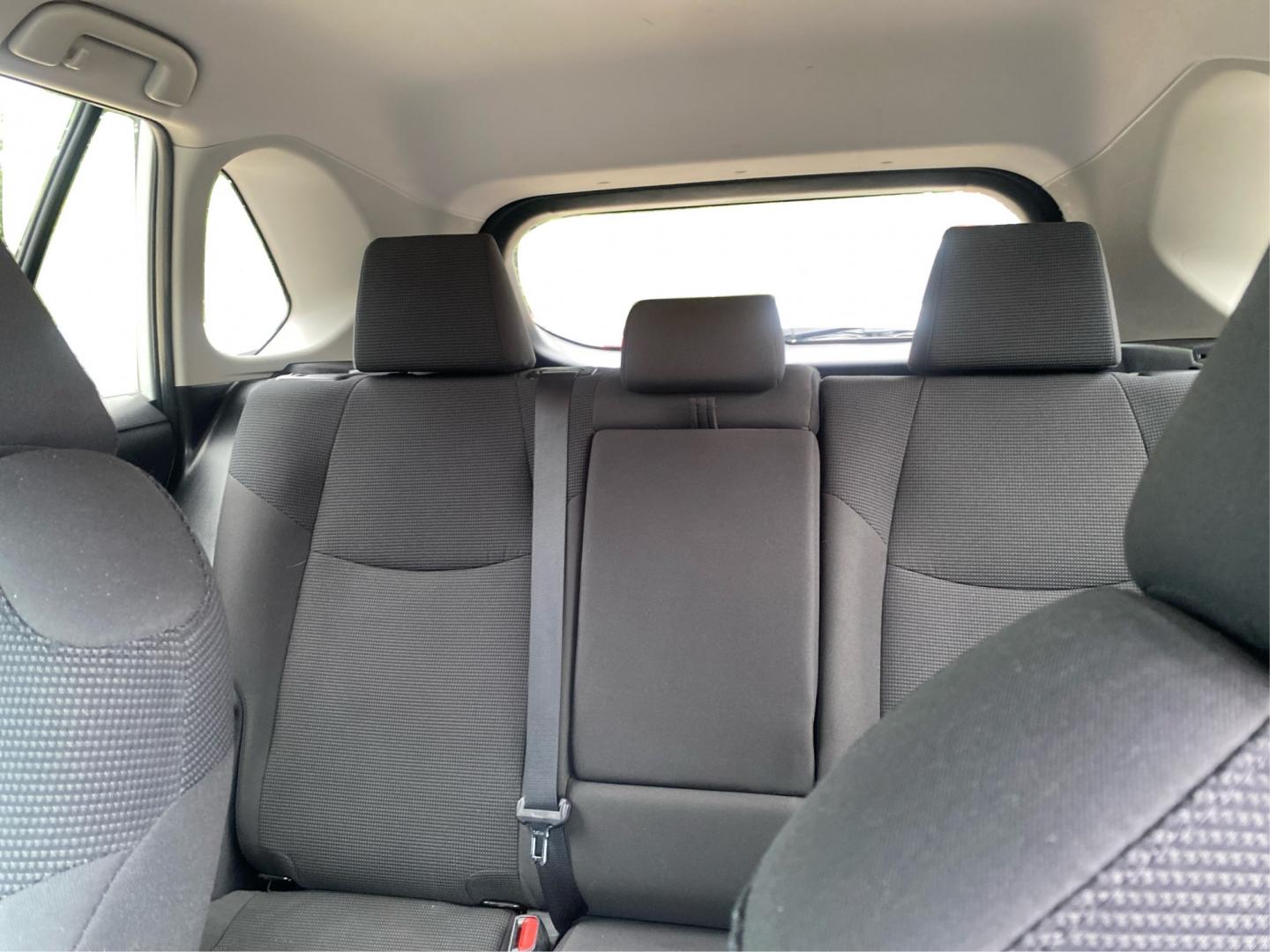 2019 WHITE TOYOTA RAV4 LE (2T3F1RFVXKW) with an 2.5L engine, Automatic transmission, located at 908 SE 14th Street, Des Moines, IA, 50317, (515) 281-0330, 41.580303, -93.597046- Photo#14