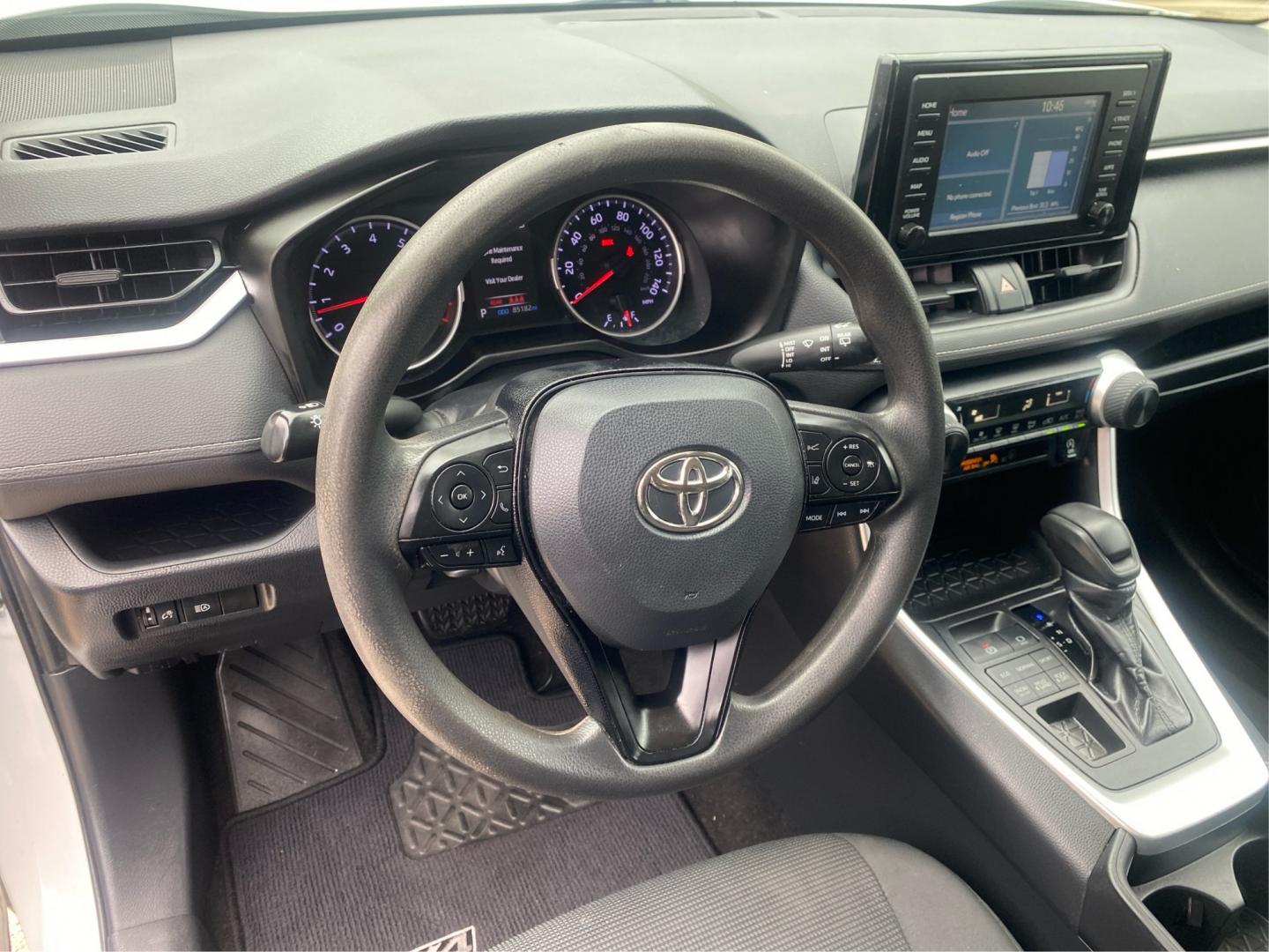 2019 WHITE TOYOTA RAV4 LE (2T3F1RFVXKW) with an 2.5L engine, Automatic transmission, located at 908 SE 14th Street, Des Moines, IA, 50317, (515) 281-0330, 41.580303, -93.597046- Photo#16